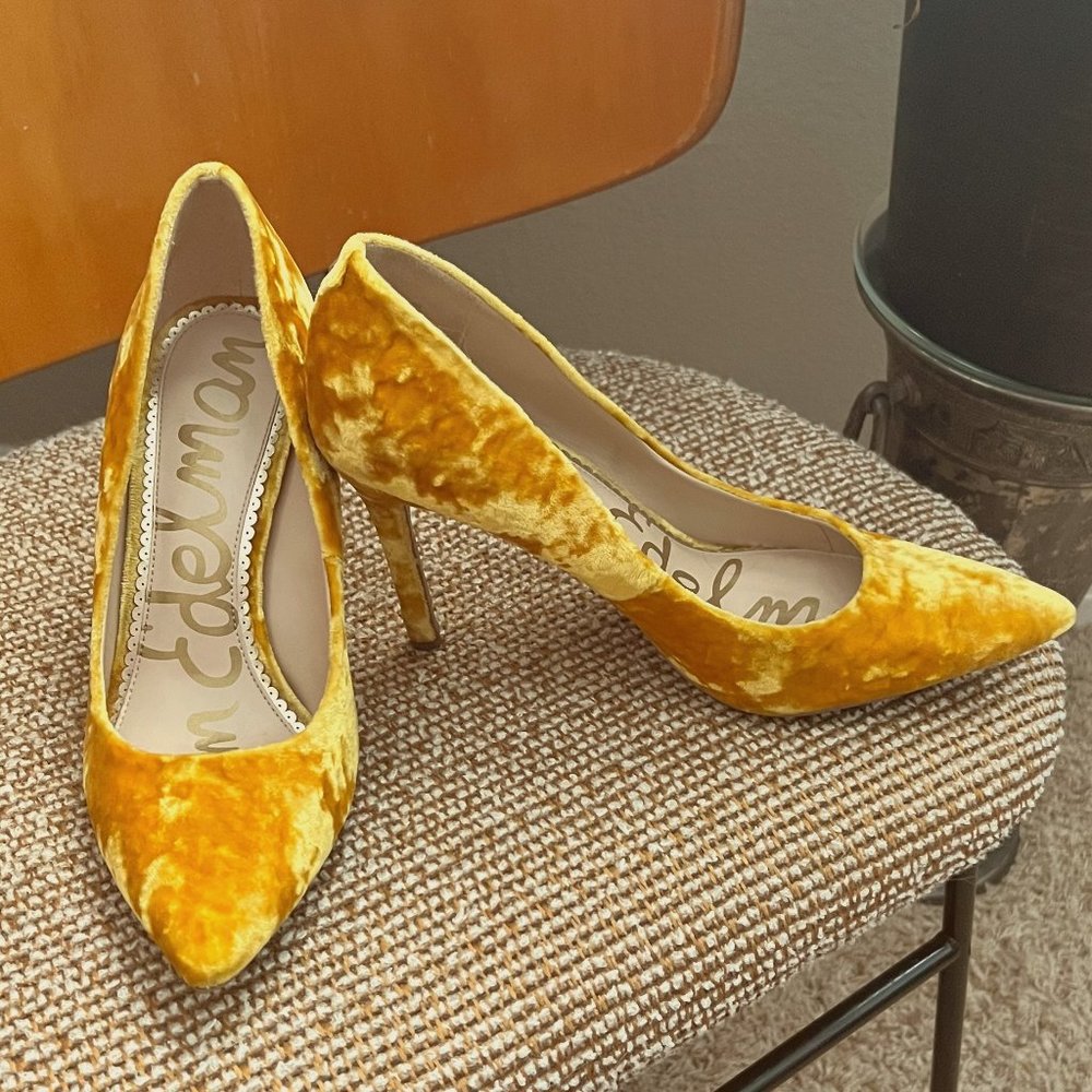 Sam Edelman Hazel Pointed Toe Pump in Yellow Velvet